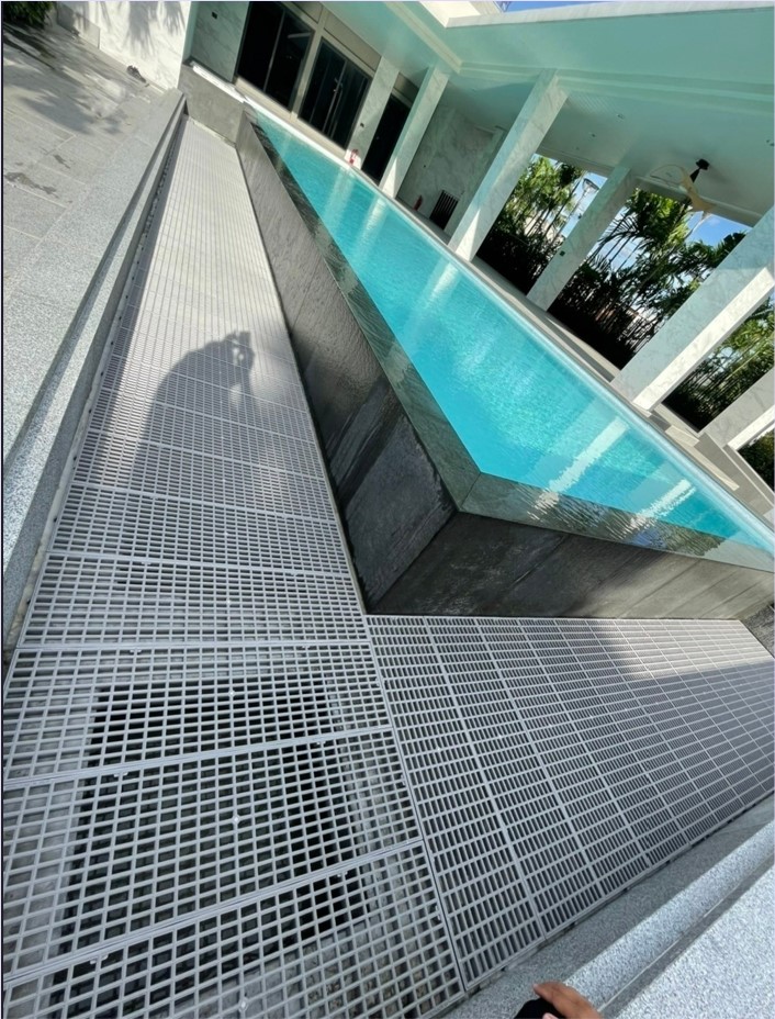 Swimming Pool Overflow Drainage floor Plastic Grating panel ตะแกรงเกรตติ้งพลาสติกระบายน้ำล้นรอบแนวขอบสระว่ายน้ำแผ่นปูพื้นทางเดินพีพี