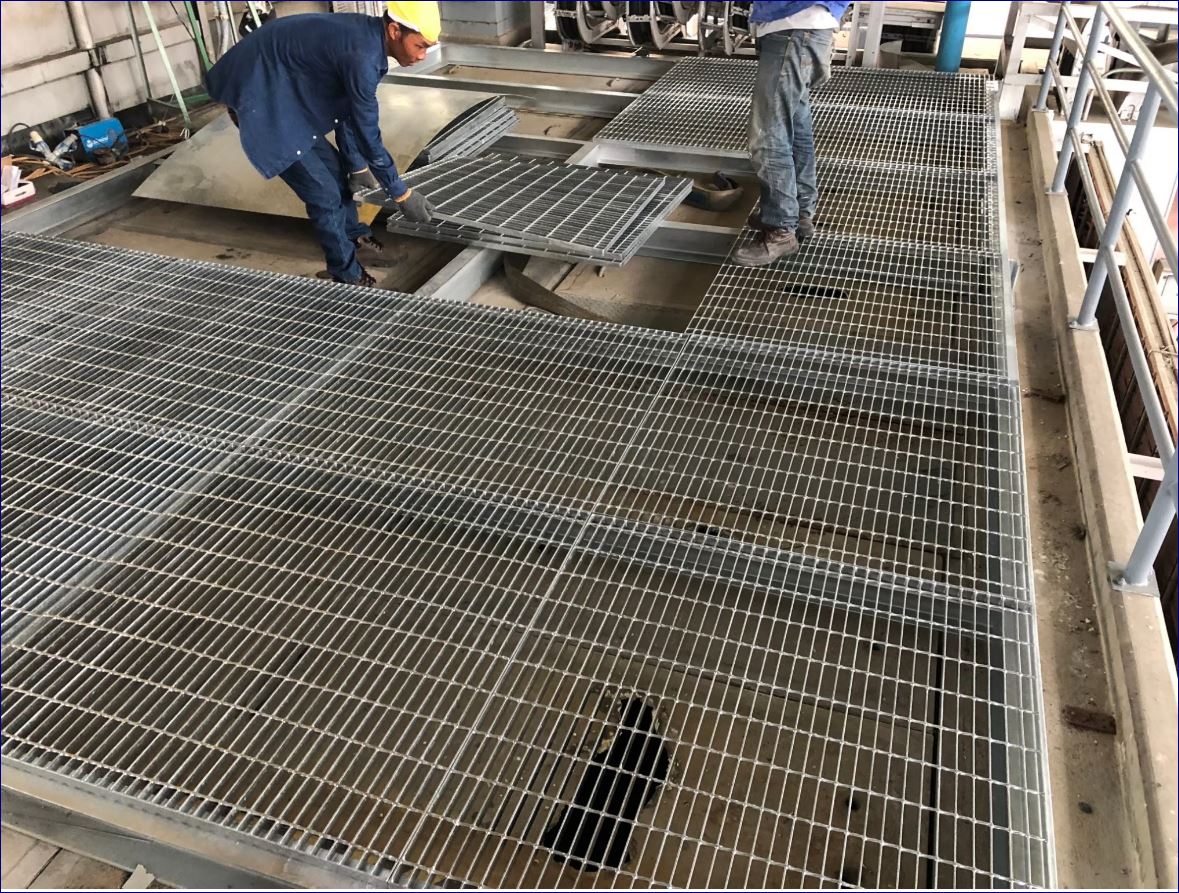 Drainage Metal hot dip galvanized Flat Welding Carbon Bar Steel Grating ฝาตะแกรงรางระบายน้ำเหล็กแผ่นเชื่อมชุบจุ่มร้อนทนสนิมฮ็อทดิ๊ปกัลวาไนซ์