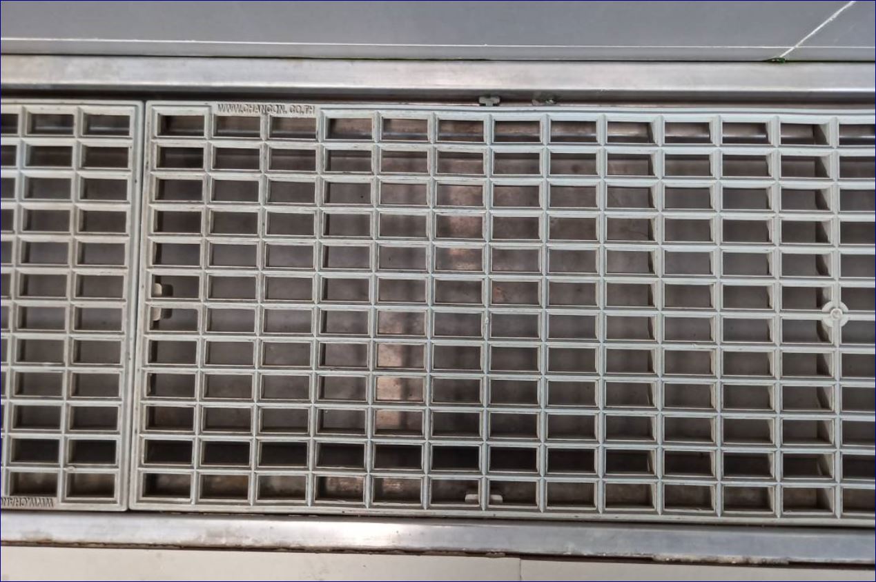 Swimming Pool Overflow plastic grating floor panel ตะแกรงพลาสติกระบายน้ำล้นรอบแนวขอบสระว่ายน้ำแผ่นปูพื้นทางเดินเกรตติ้ง