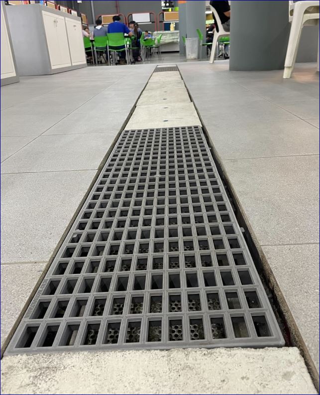 Swimming Pool Overflow plastic grating panel  ราคาตะแกรงระบายน้ำล้นพลาสติก เกรตติ้งกันกลิ่นห้องน้ำปิดฝาท่อรางน้ำทิ้งรอบสระว่ายน้ำ  ปูพื้นรางกัตเตอร์ 