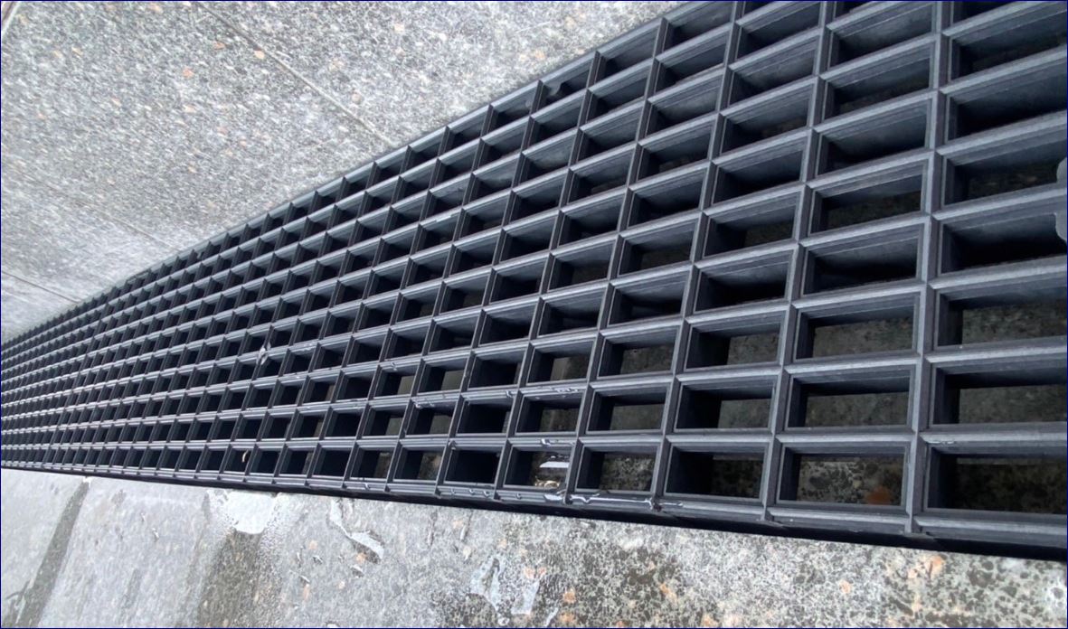  walkway Plastic Swimming Pool Overflow Grating ตะแกรงเกรตติ้งพลาสติกระบายน้ำล้นรอบแนวขอบสระว่ายน้ำแผ่นปูพื้นทางเดินพีพี