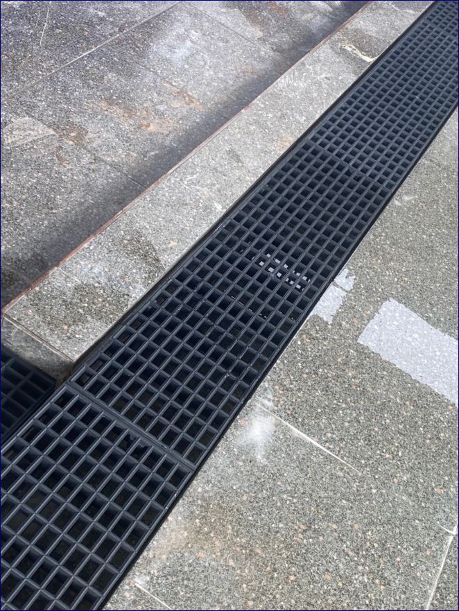  walkway Plastic Swimming Pool Overflow Grating ตะแกรงเกรตติ้งพลาสติกระบายน้ำล้นรอบแนวขอบสระว่ายน้ำแผ่นปูพื้นทางเดินพีพี