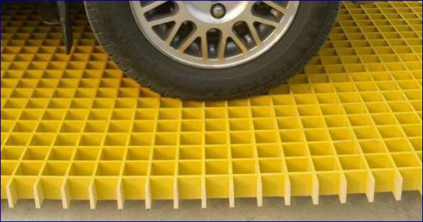 ฝาตะแกรงระบายน้ำไฟเบอร์กล๊าสแผ่นพื้นทางเดินยกระดับสำเร็จรูป FRP Fiberglass Grating loadability car truck