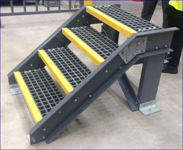 ฝาตะแกรงระบายน้ำไฟเบอร์กล๊าสแผ่นพื้นทางเดินยกระดับสำเร็จรูป ladder staircase FRP Fibreglass Grating