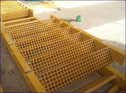 ฝาตะแกรงระบายน้ำไฟเบอร์กล๊าสแผ่นพื้นทางเดินยกระดับสำเร็จรูป FRP Fibreglass ladder staircase Grating