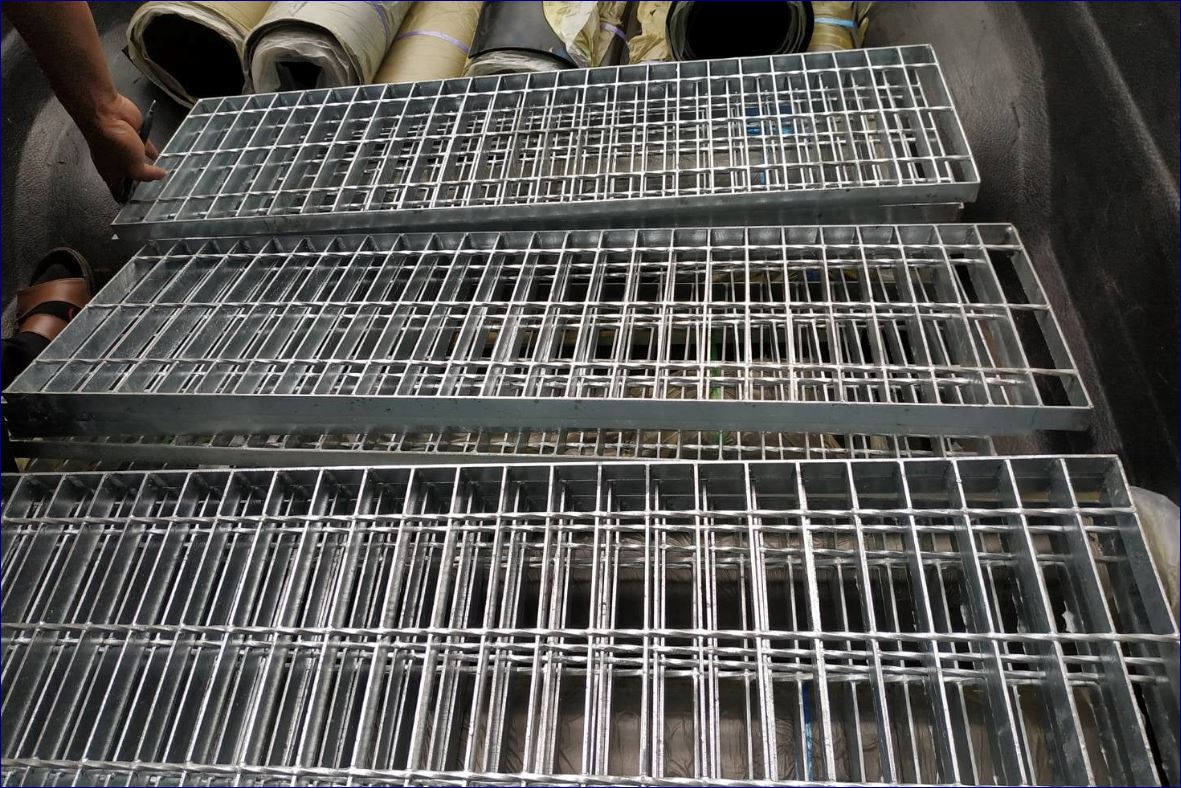 Metal Drainage hot dip galvanized Carbon Flat Welding Bar Steel Grating ฝาตะแกรงรางระบายน้ำเหล็กแผ่นเชื่อมชุบจุ่มร้อนทนสนิมฮ็อทดิ๊ปกัลวาไนซ์