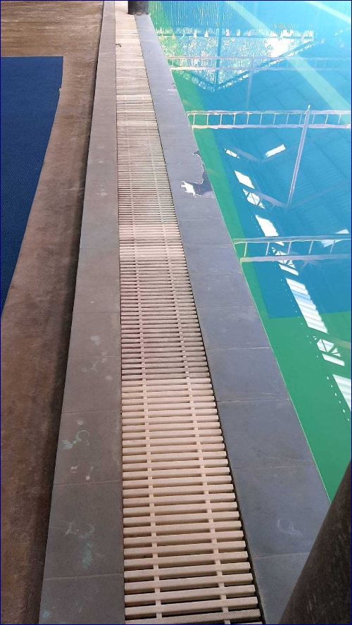 เกรทติ้งตะแกรงระบายน้ำพลาสติกสำเร็จรูปแผ่นฝาปิดตะแกรงระบายน้ำล้นรอบแนวขอบสระว่ายน้ำ ABS Swimming Pool Spa Overflow Drainage Gully Plastic Grating