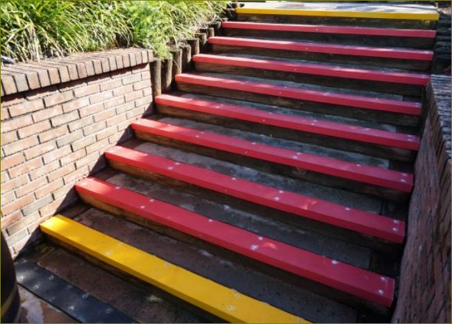 non-skid stairtread nosing tape cover แผ่นกันลื่นปิดผิวปูพื้นเทปตีเส้นเรืองแสงกั้นเขตจมูกขอบมุมคิ้วแผงครอบบันได