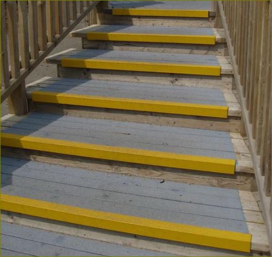 anti slip outdoor nosing stairtread tape cover แผ่นกันลื่นปิดผิวปูพื้นเทปตีเส้นเรืองแสงกั้นเขตจมูกขอบมุมคิ้วแผงครอบบันได