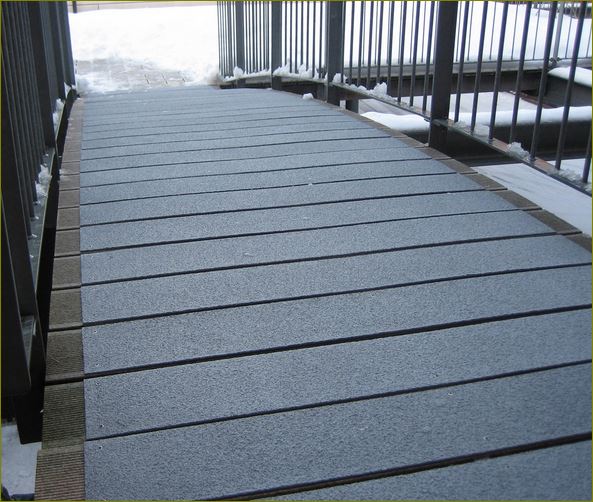 แผ่นปิดผิวเทปกันลื่นกั้นเขตตีเส้นสะท้อนแสงปิดจมูกคิ้วครอบบันได anti slippery tape frp Stair Tread Nosing