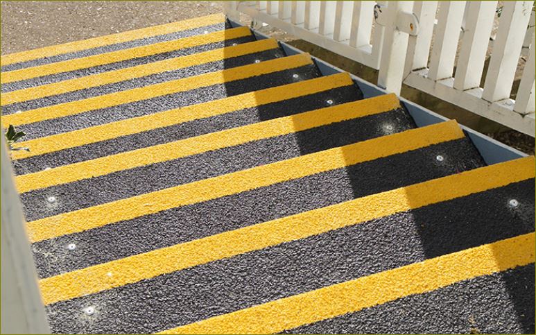 anti slippery outdoor safefy walkway tape cover แผ่นกันลื่นปิดผิวปูพื้นเทปตีเส้นเรืองแสงกั้นเขตจมูกขอบมุมคิ้วแผงครอบบันได