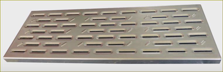 Expanded Non-skid Heel Guard Stainless grating ตะแกรงแสตนเลสอลูมิเนียมเหล็กแผ่นเจาะรู 