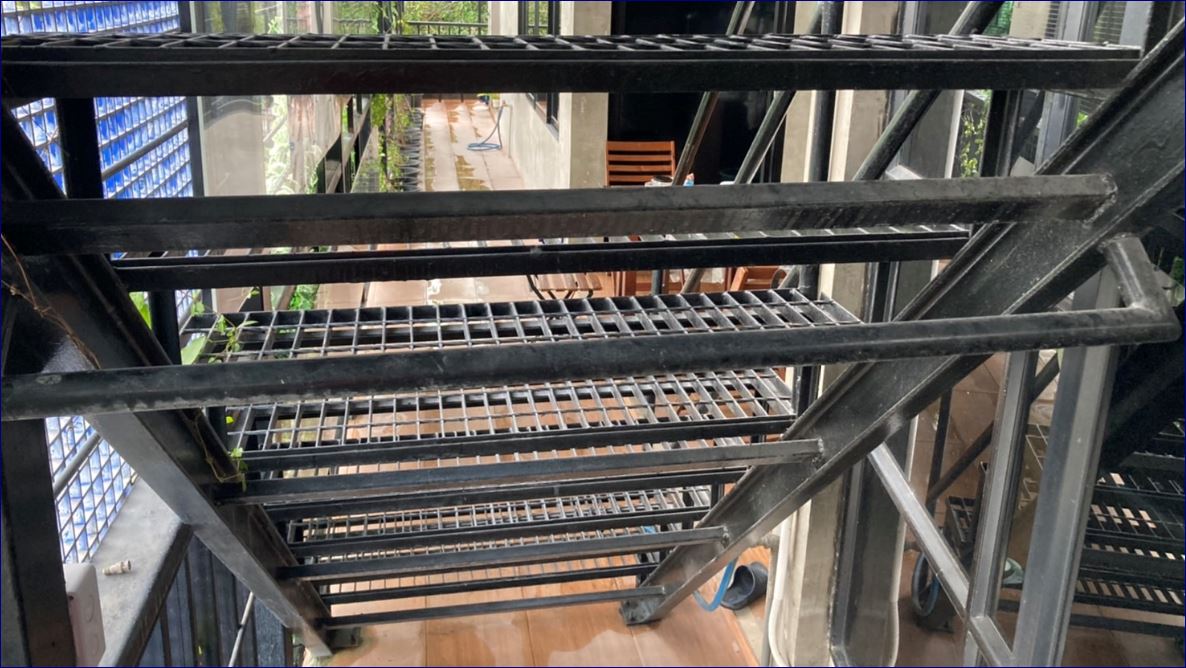 Carbon bar STeel grating for Stair Tread Nosing cover ตะแกรงขั้นบันไดเหล็กทำจากตะแกรงระบายน้ำใช้คลิ๊ปล็อค