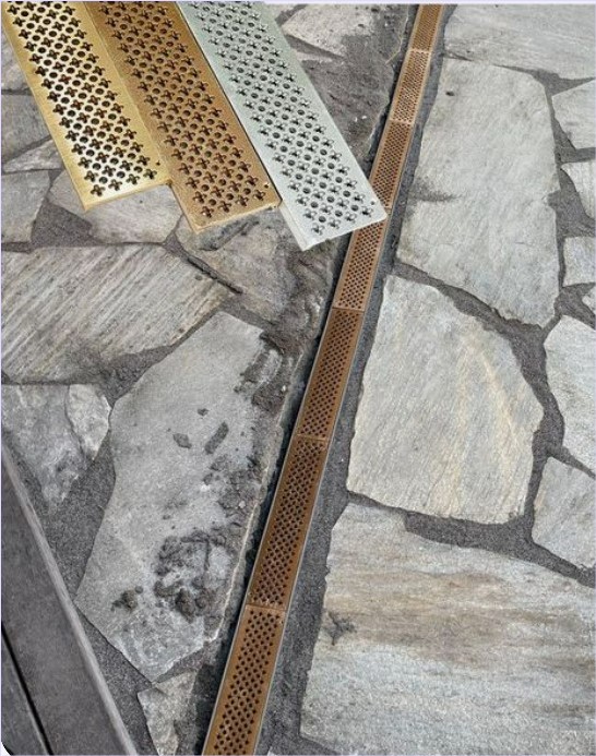 ตะแกรงเหล็กระบายน้ำเลเซอร์ฉลุลายพับเจาะรูดีไซน์ตกแต่ง Metal Perforate Cutting Laser CNC Gutter Trench Drain Grating