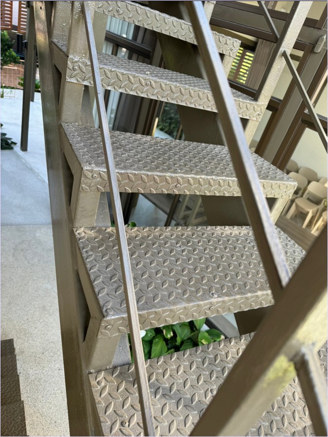 CompoundChequeredDiamondPlateManholeCoverStaircaseBarSteelGrating ฝาปิดบ่อท่อพักขั้นบันไดแผ่นลายเช็คเกอร์เพลท