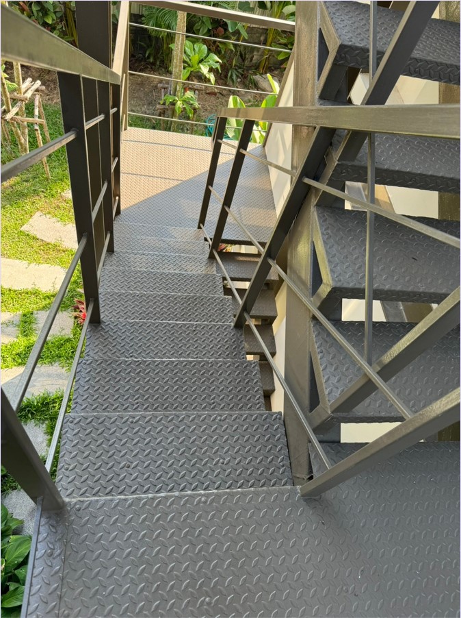 CompoundChequeredDiamondPlateManholeCoverStaircaseBarSteelGrating ฝาปิดบ่อท่อพักขั้นบันไดแผ่นลายเช็คเกอร์เพลท