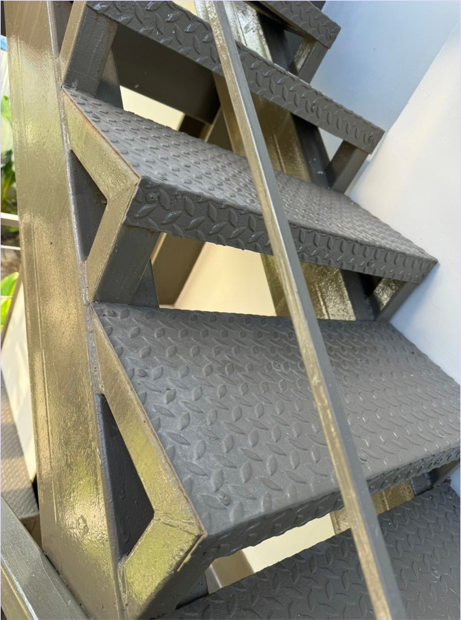 CompoundChequeredDiamondPlateManholeCoverStaircaseBarSteelGrating ฝาปิดบ่อท่อพักขั้นบันไดแผ่นลายเช็คเกอร์เพลท