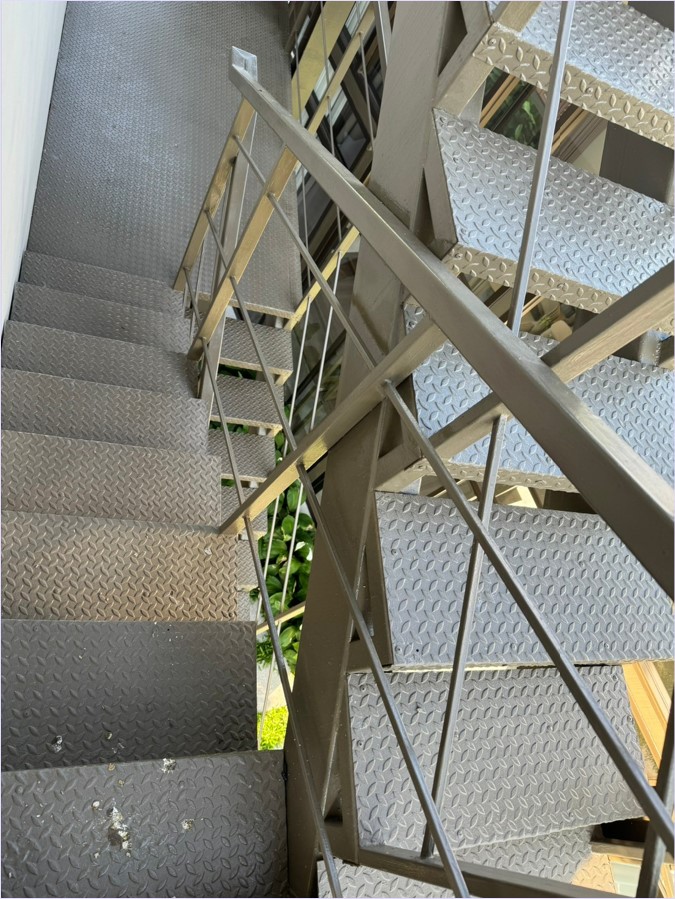 CompoundChequeredDiamondPlateManholeCoverStaircaseBarSteelGrating ฝาปิดบ่อท่อพักขั้นบันไดแผ่นลายเช็คเกอร์เพลท