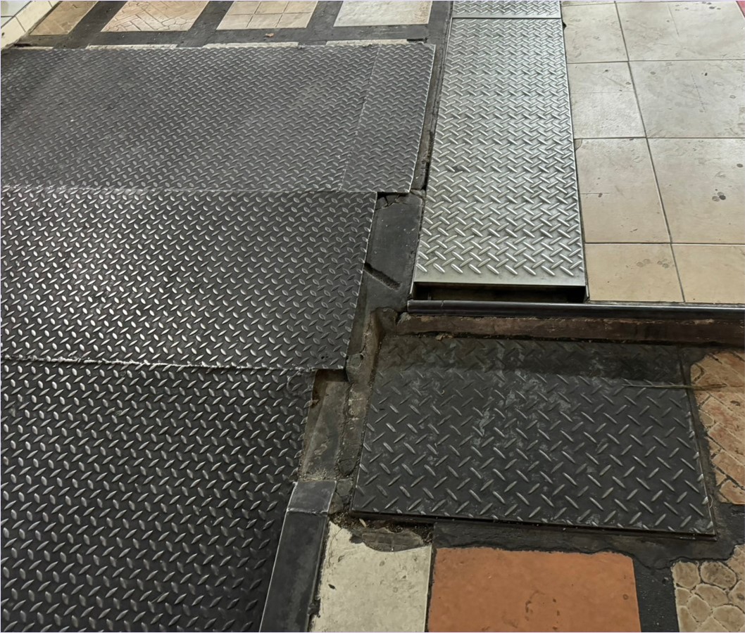 CompoundChequeredDiamondPlateManholeCoverStaircaseBarSteelGrating ฝาปิดบ่อท่อพักขั้นบันไดแผ่นลายเช็คเกอร์เพลท