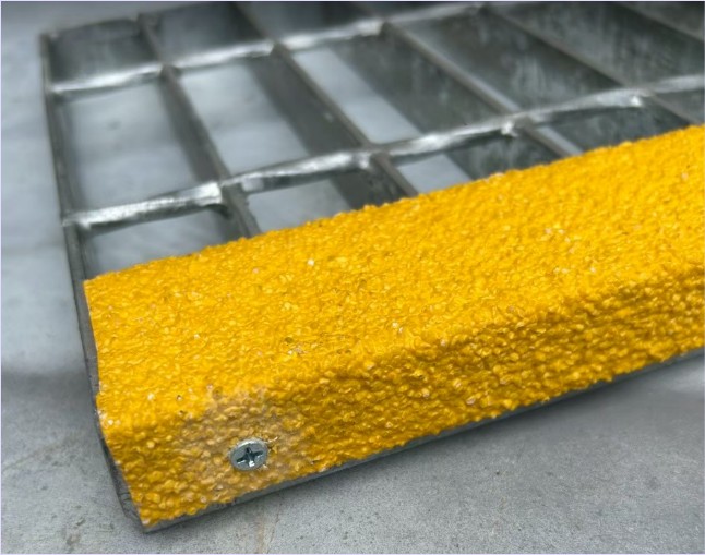 Hot Dip Galvanized Steel Grating + Fibreglass Anti-slip Stair Nosing Step Cover 蹵ç鹺ѹ ١ѹ䴡ѹ