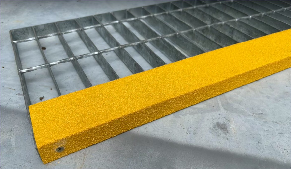 Hot Dip Galvanized Steel Grating + Fibreglass Non-skidding Stair Nosing Cover  蹵ç鹺ѹ ١ѹ䴡ѹ
