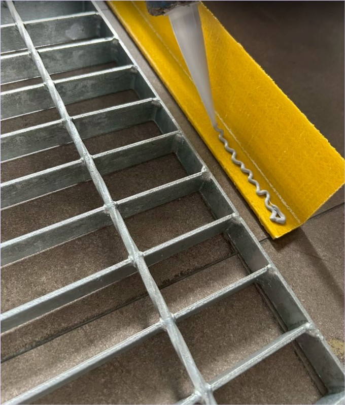 Hot Dip Galvanized Steel Grating + Fibreglass Anti-slip Stair Tread Nosing  蹵ç鹺ѹ ١ѹ䴡ѹ