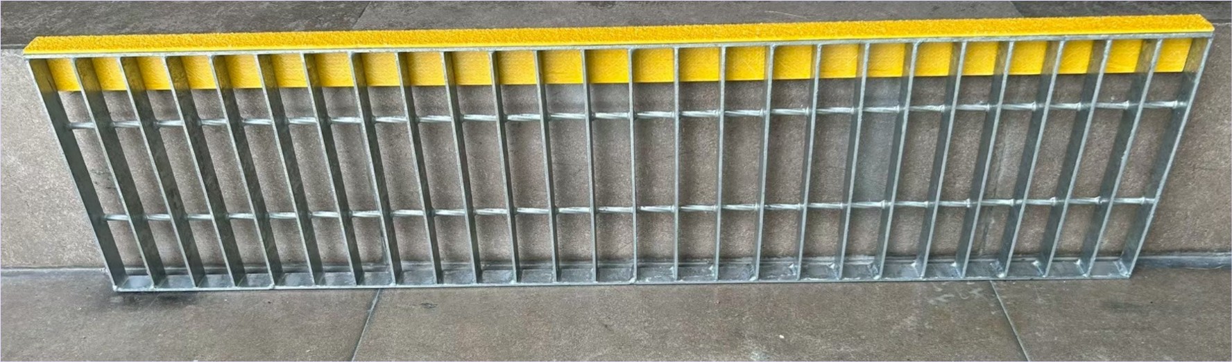 Hot Dip Galvanized Steel Grating + Fibreglass Non-slip Stair Nosing Cover  蹵ç鹺ѹ ١ѹ䴡ѹ