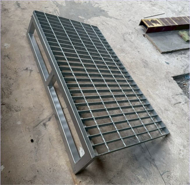 蹵çͧҧҴö鹿صҷٻ չ鹵ҧдѺ Wheelchair Portable Saftey Steel Grating Plate Dock Ramp