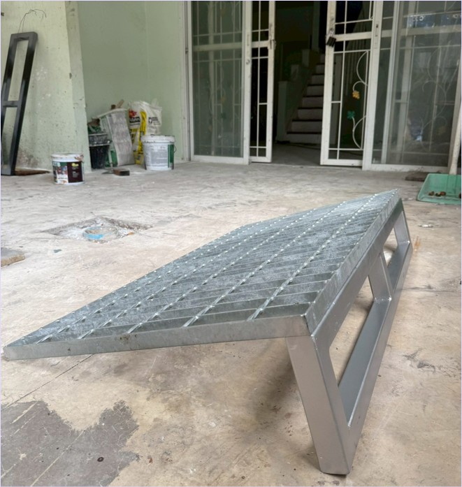 硵çͧҧҴö鹿صҷٻ չ鹵ҧдѺ Truck Loading Portable Saftey Steel Grating Plate Ramp