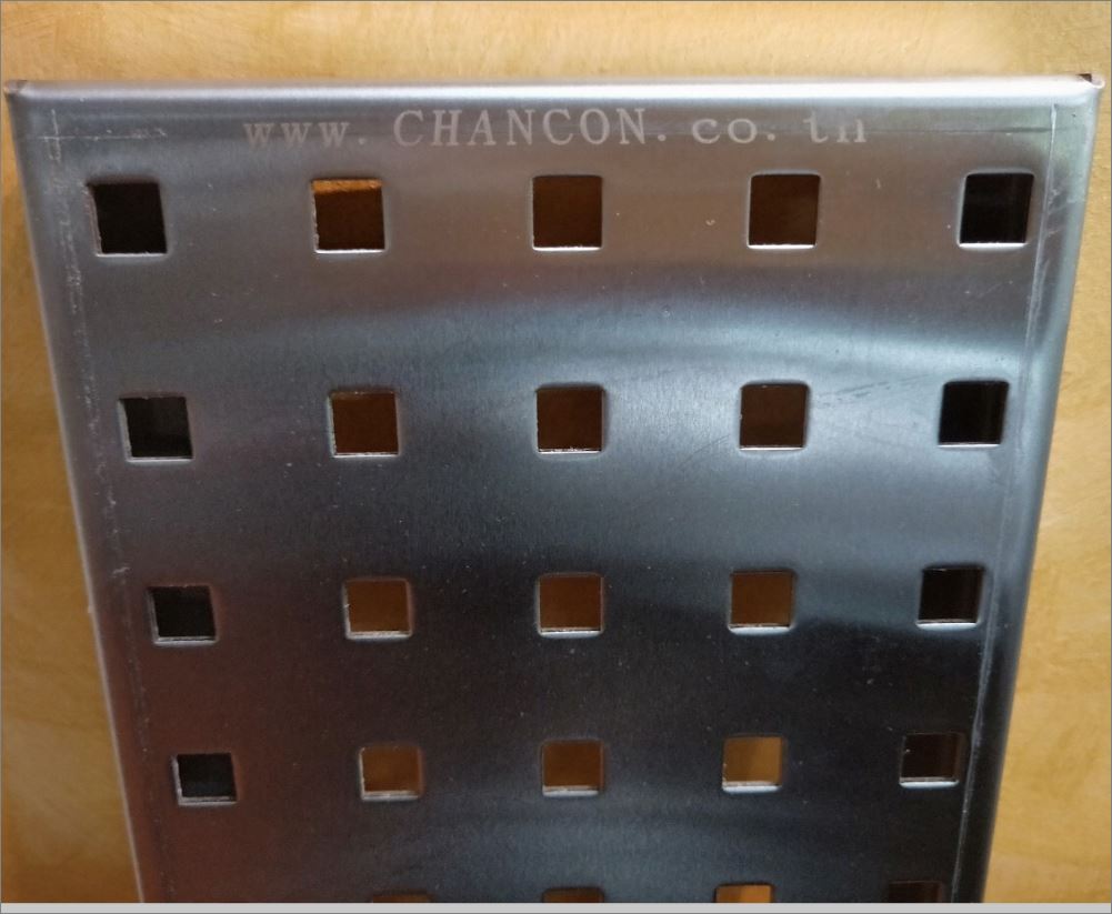 Modern Stainless Linear Shower Floor Drainage Grating ตะแกรงระบายน้ำสแตนเลสแบบรางยาวต่อเนื่องกันสำเร็จรูป แผ่นเกรตติ้งสแตนเลสเจาะรู