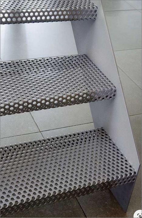 External Folded Perforated Ladder Stair Laser Cutting Metal แผ่นเหล็กพับฉลุลายเลเซอร์ตกแต่ง สำหรับ ขั้นบันไดเหล็กพับ แผ่นกันตกทางเดินราวบันได