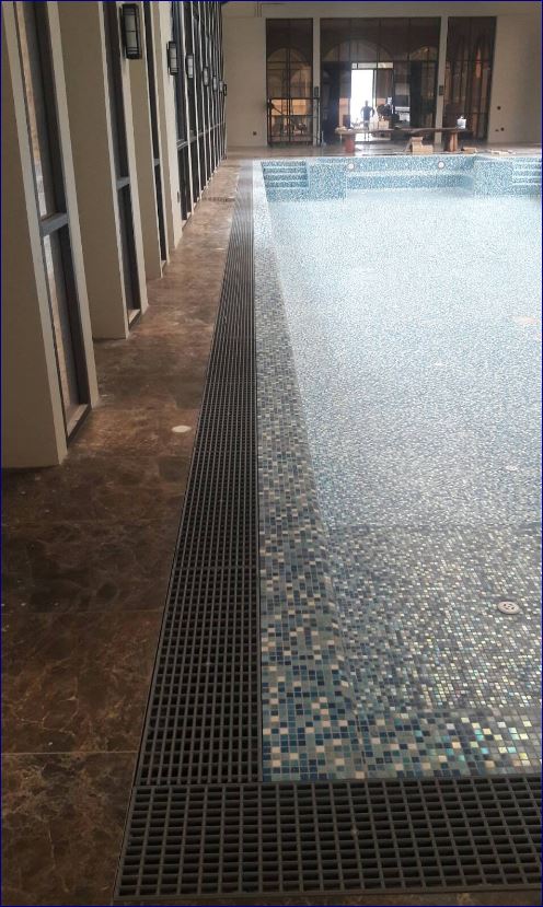 Plastic Floor Swimming Overflow Grating ตะแกรงเกรตติ้งพลาสติกระบายน้ำล้นรอบแนวขอบสระว่ายน้ำ   แผ่นปูพื้นทางเดินพีพีเกรตติ้ง 