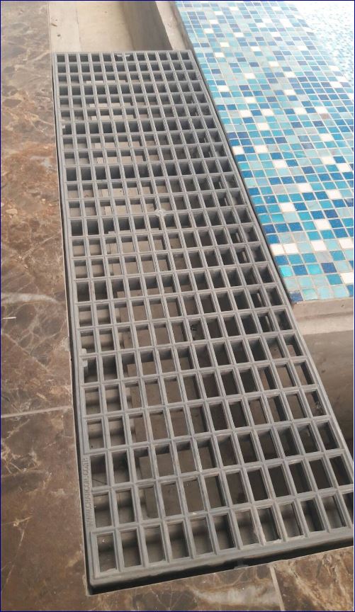 แผ่นปูพื้นทางเดินพีพีเกรตติ้ง Plastic Floor Swimming Overflow Grating ราคาตะแกรงระบายน้ำล้นพลาสติก เกรตติ้งกันกลิ่นห้องน้ำปิดฝาท่อรางน้ำทิ้งรอบสระว่ายน้ำ