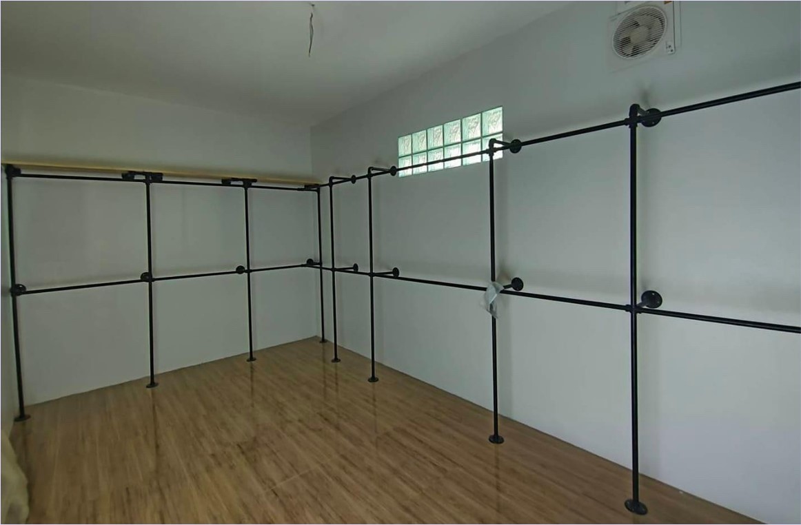 ขั้นบันไดชั้นวางของราวพาดตากแขวนผ้าท่อเหล็ก Industrial Pipe Cloth Ladder Rack Steel Shelf