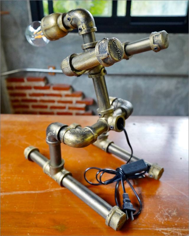 ͧѭ赡觺ҹҹῤ͹ѹԴ ¹硵ҧԴѧ   IndustrialSteampunkDeskTablePipeLampRobot