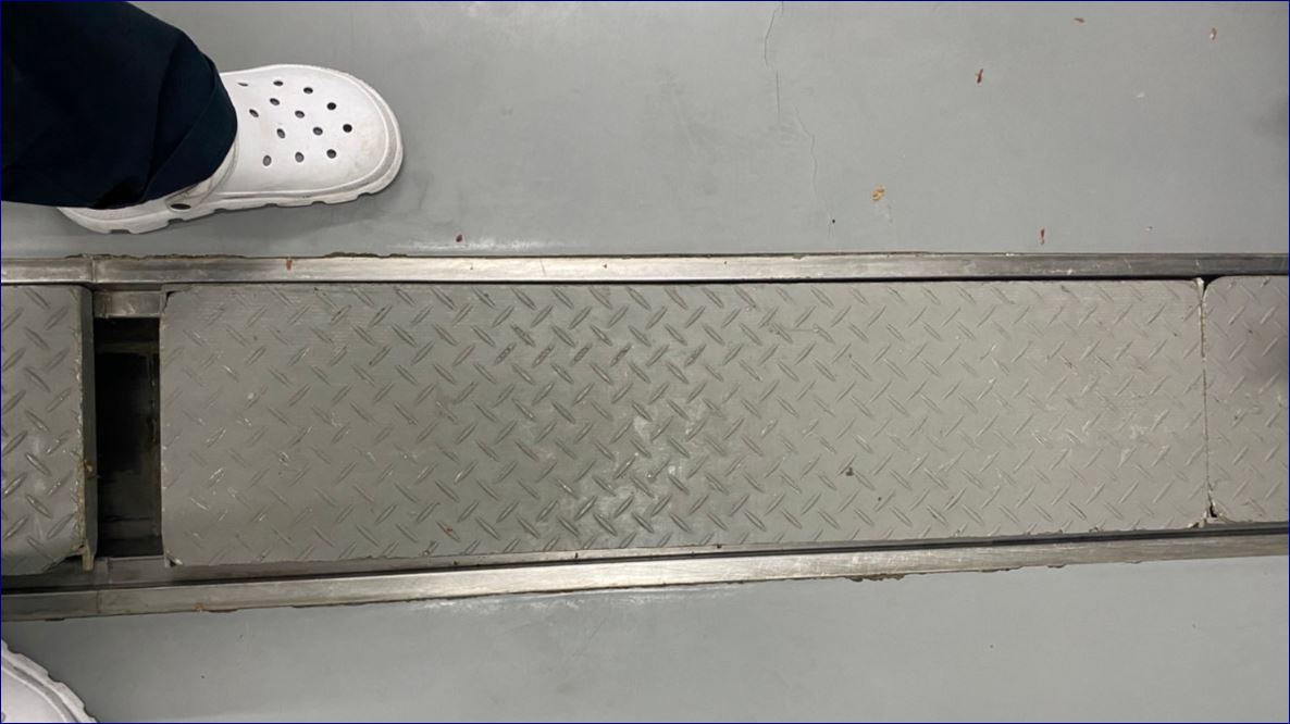 ฝาปิดบ่อพักครอบท่อตะแกรงไฟเบอร์กล๊าสแผ่นพื้นยกระดับทางเดินกันลื่น  FiberGlass Solid Top  Plate  Pultruded Mould Manhole Cover Grating