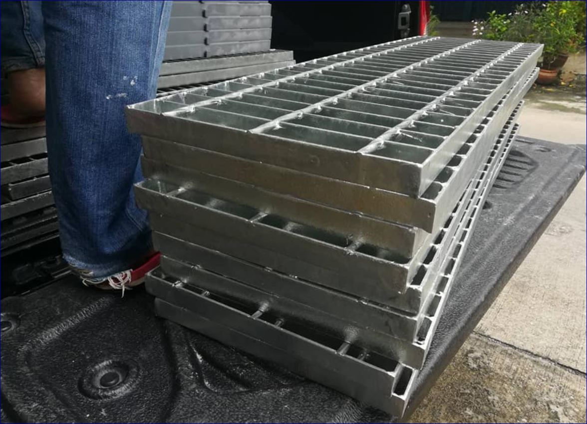 ฝาตะแกรงรางระบายน้ำเหล็กแผ่นเชื่อมชุบจุ่มร้อนทนสนิมฮ็อทดิ๊ปกัลวาไนซ์  Metal Drainage hot dip galvanized Welding Carbon Flat Bar Steel Grating