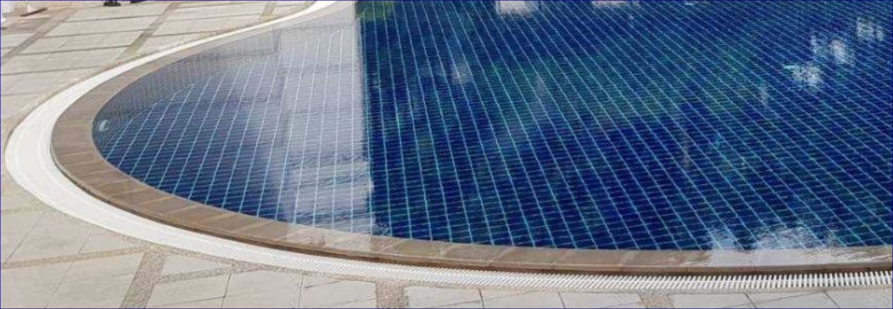 เกรทติ้งตะแกรงระบายน้ำพลาสติกสำเร็จรูปแผ่นฝาปิดตะแกรงระบายน้ำล้นรอบแนวขอบสระว่ายน้ำ ABS Swimming Pool Spa Overflow Drainage Plastic Grating